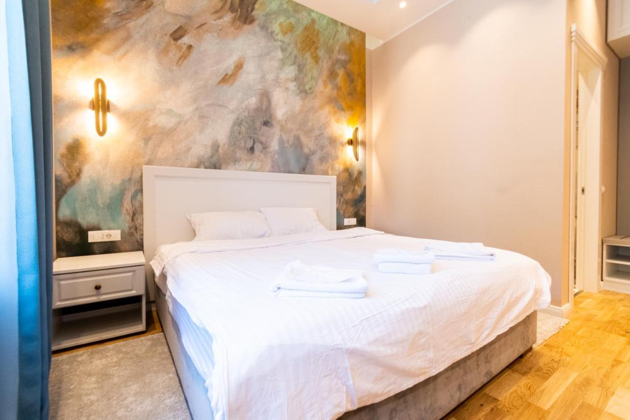 Black Gate - Quiet Studio In The Heart Of Old Town With Free Private Secured Parking Braşov Dış mekan fotoğraf