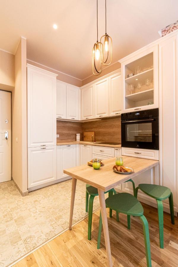 Black Gate - Quiet Studio In The Heart Of Old Town With Free Private Secured Parking Braşov Dış mekan fotoğraf