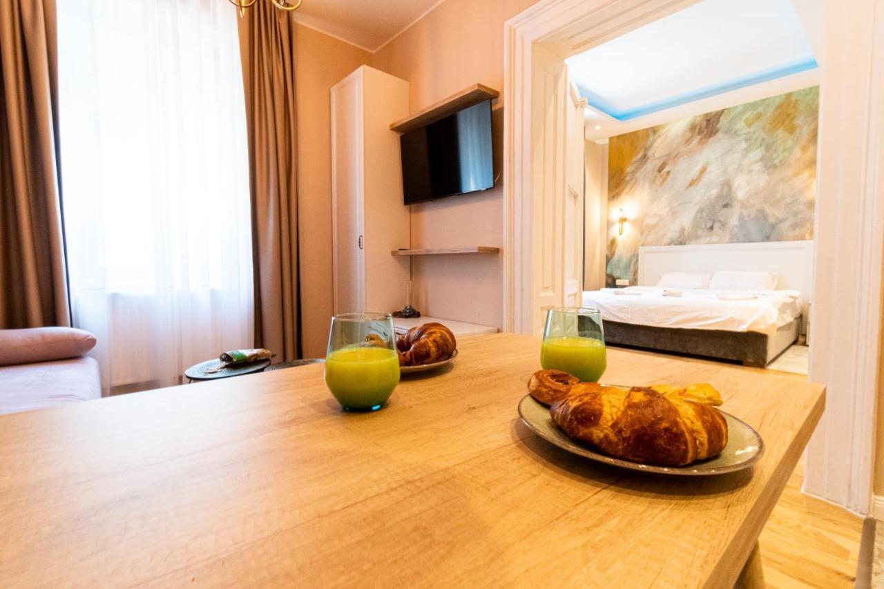 Black Gate - Quiet Studio In The Heart Of Old Town With Free Private Secured Parking Braşov Dış mekan fotoğraf