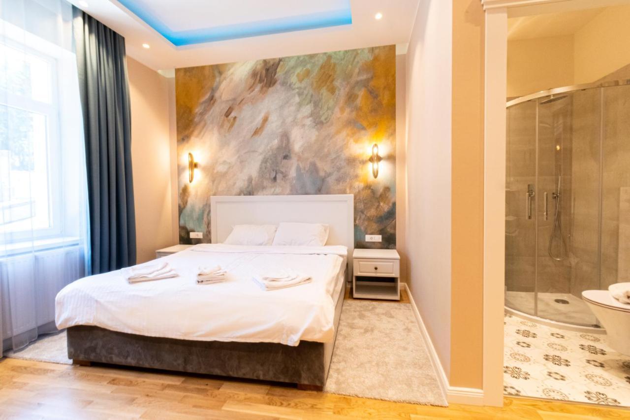 Black Gate - Quiet Studio In The Heart Of Old Town With Free Private Secured Parking Braşov Dış mekan fotoğraf
