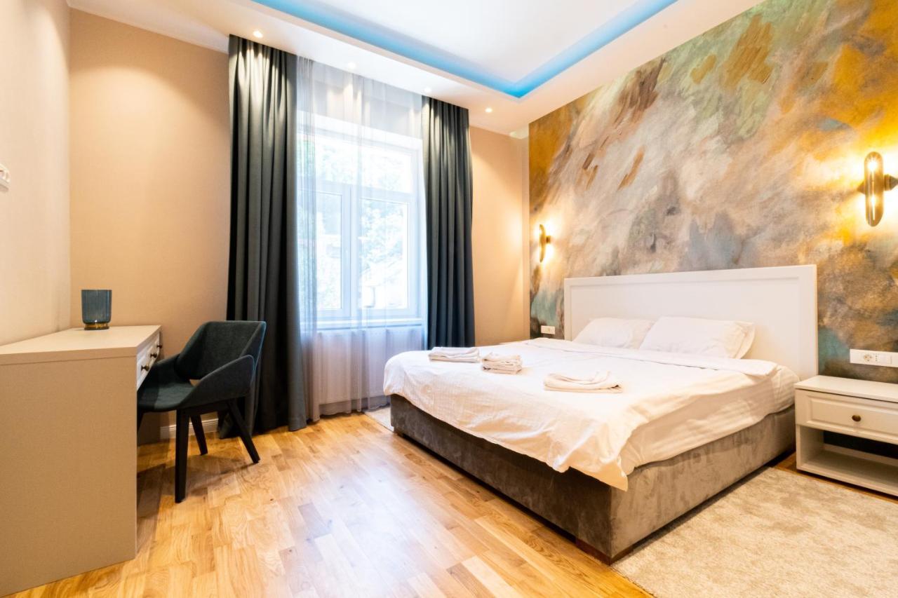 Black Gate - Quiet Studio In The Heart Of Old Town With Free Private Secured Parking Braşov Dış mekan fotoğraf