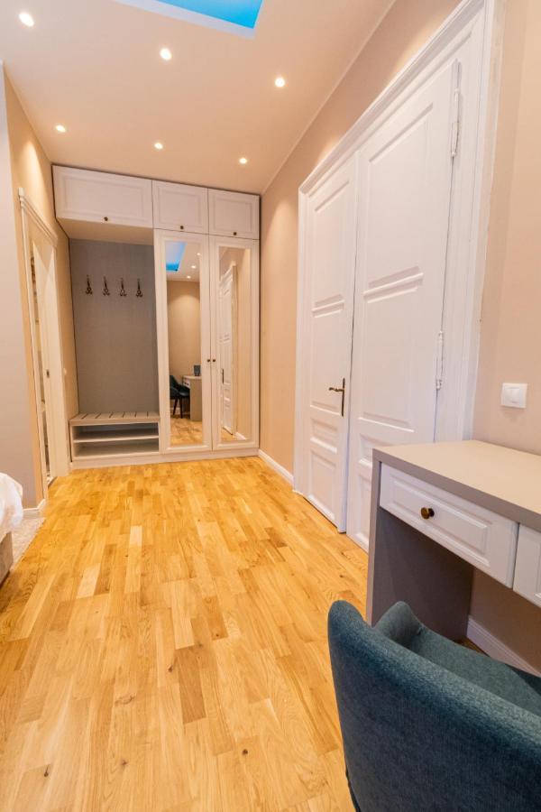 Black Gate - Quiet Studio In The Heart Of Old Town With Free Private Secured Parking Braşov Dış mekan fotoğraf